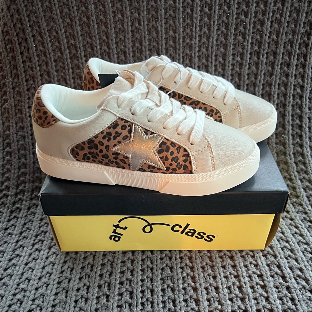 Art Class Kaitlyn Leopard Star Sneakers